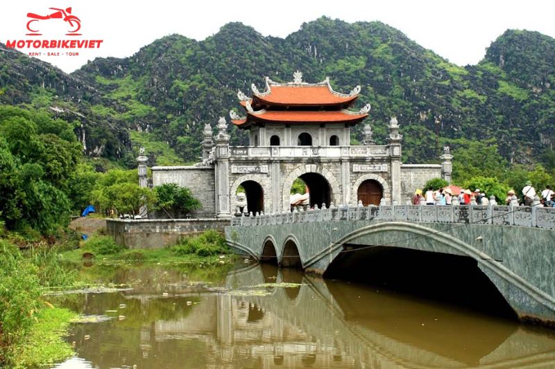 Hoa Lu Tam Coc day tour 1