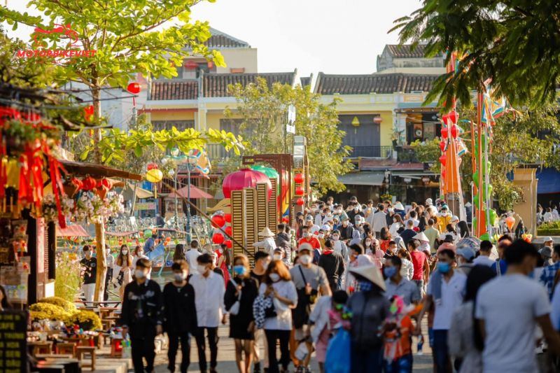 Hoi An during Tet becomes even more dazzling