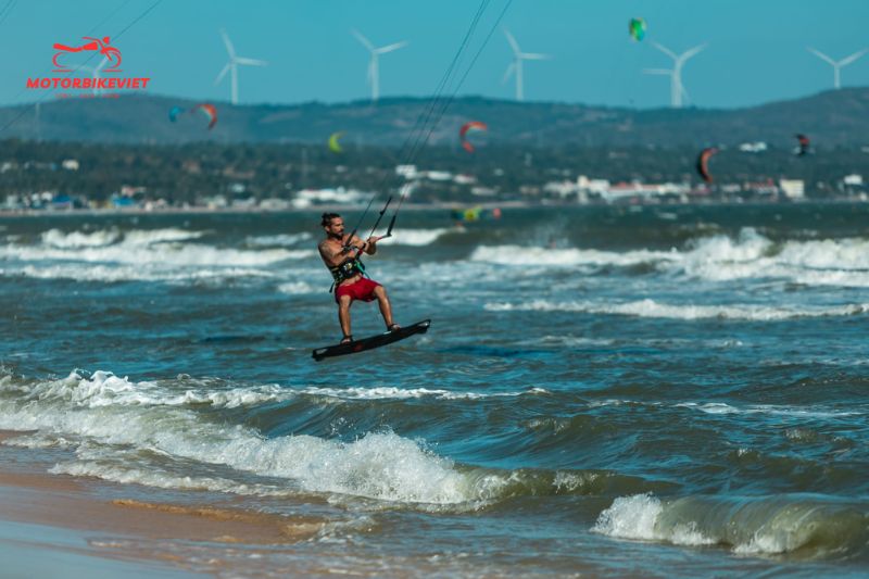 Kitesurfing in Mui Ne