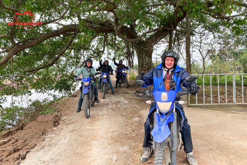 The group stops for lunch around the Quang Ngai area
