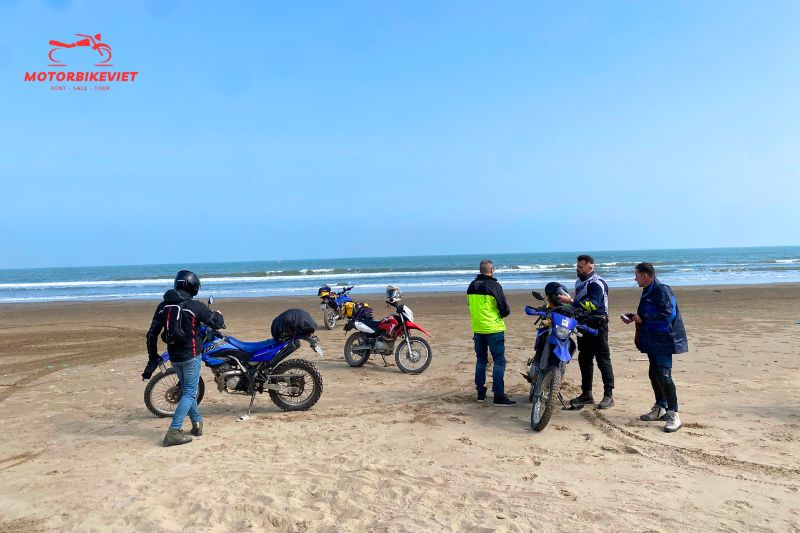 The route highlights open sea views
