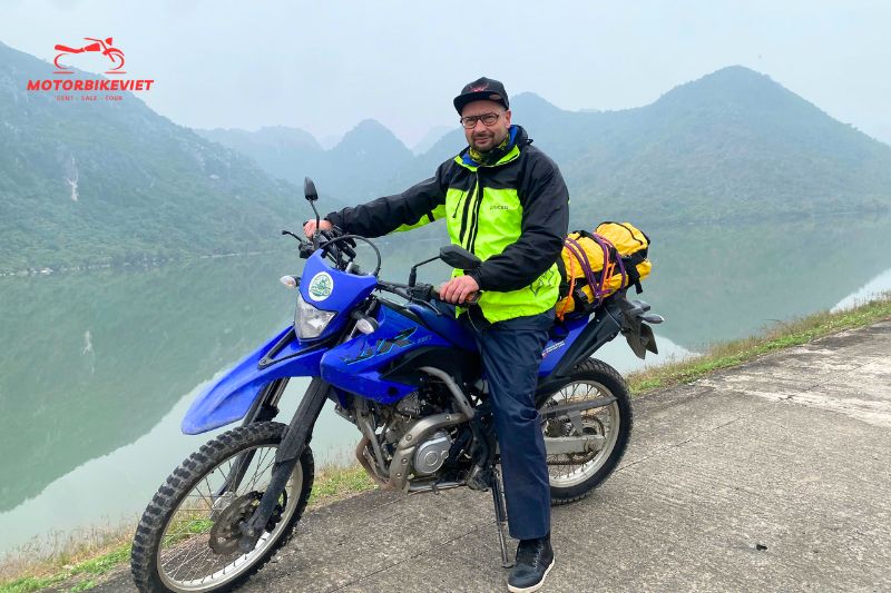 The group rides from Vinh into Quang Binh Province