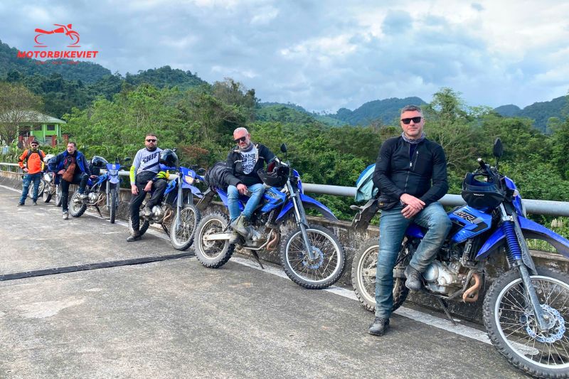 The group then proceeded to Phong Nha Cave